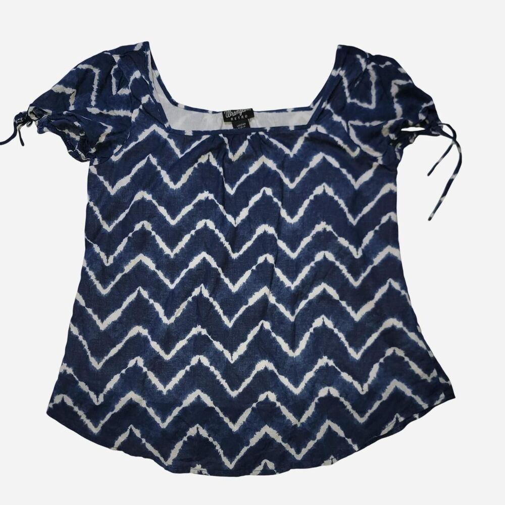 Wrangler Women's Blue and Navy T-shirt